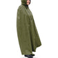 Regencape Boerdal Fjell olive – weich fallendes langes Cape, schräg von vorne